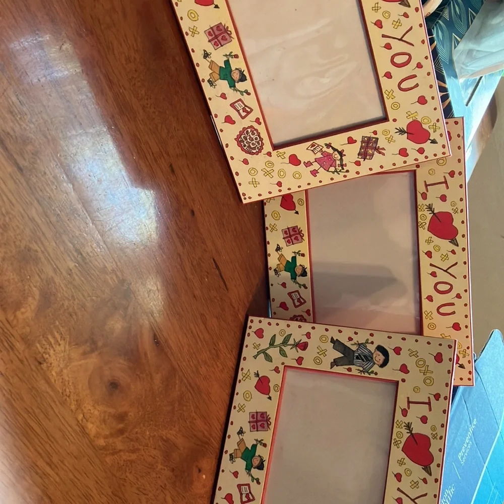 Sweet set of 3 “I love you” picture frames, very good condition!